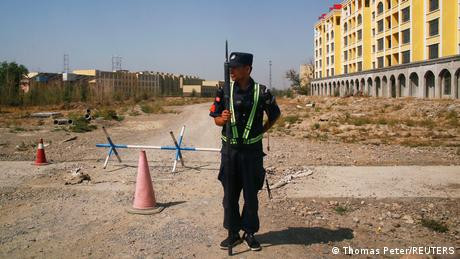 HRW: Cina Ubah Ratusan Nama Desa-desa Uighur