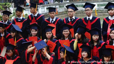 Vietnam: Terlalu Pendek Tidak Boleh Ikut Kuliah?